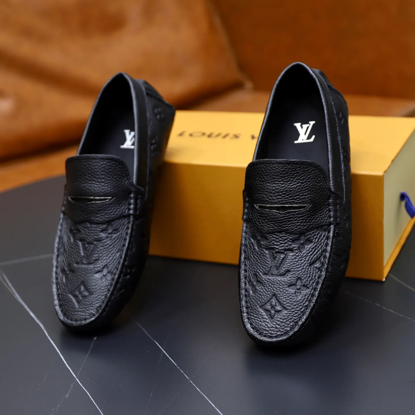 Ex-factory price: 480💰【LV】Louis Vuitton ⚠️High-end men’s driving and pedal series ⚠️38-44 (customized for 45) ⚠️All original cowhide leather! Thick and soft! Made entirely of calfskin lining! Rubber sheet anti-slip beanie sole! Three-dimensional package technology! Fashionable and classic! Handicrafts! Original high quality! Feel free to compare!